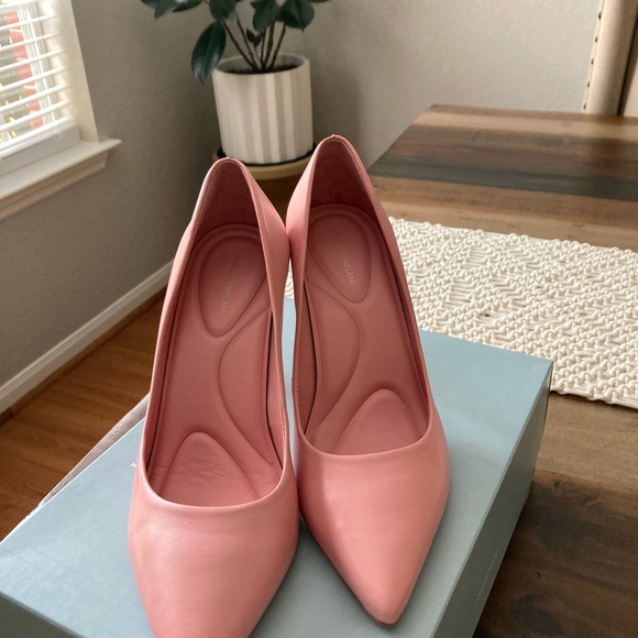 Antonio Melani Blush Pink Pumps - Picture 2 of 2